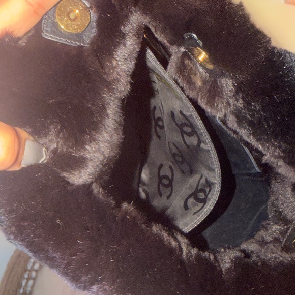 CHANEL Dark Brown Fur Shoulder Bag - Picture 3 of 5